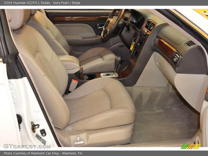 Ivory Pearl / Beige 2004 Hyundai XG350 L Sedan