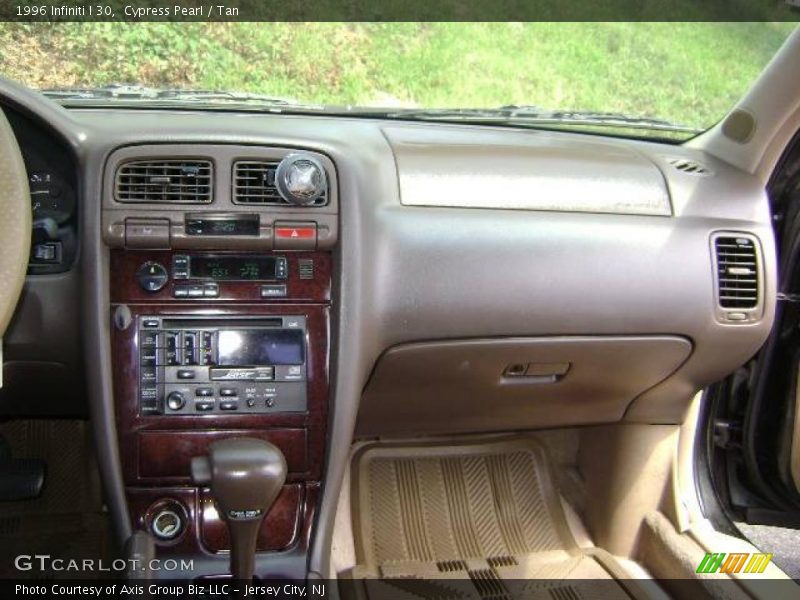 Cypress Pearl / Tan 1996 Infiniti I 30