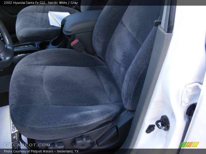 Nordic White / Gray 2002 Hyundai Santa Fe GLS