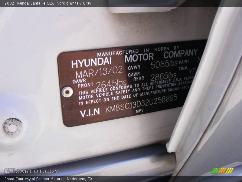 Nordic White / Gray 2002 Hyundai Santa Fe GLS