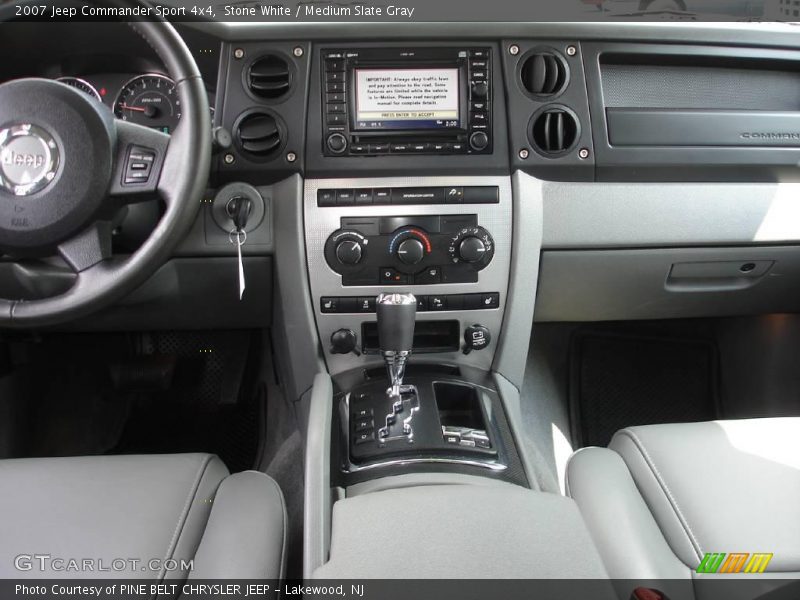 Stone White / Medium Slate Gray 2007 Jeep Commander Sport 4x4