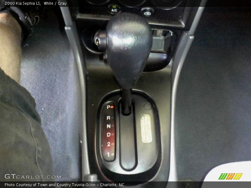 White / Gray 2000 Kia Sephia LS