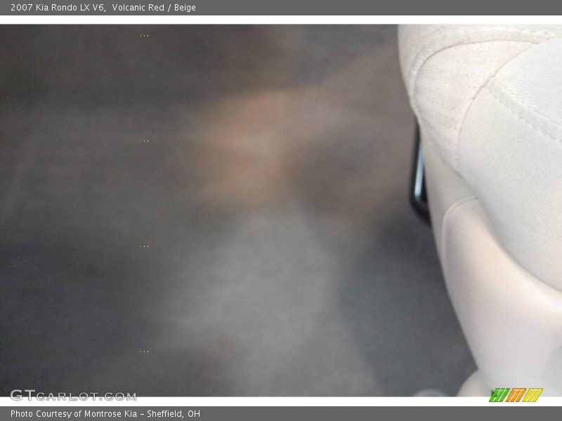 Volcanic Red / Beige 2007 Kia Rondo LX V6