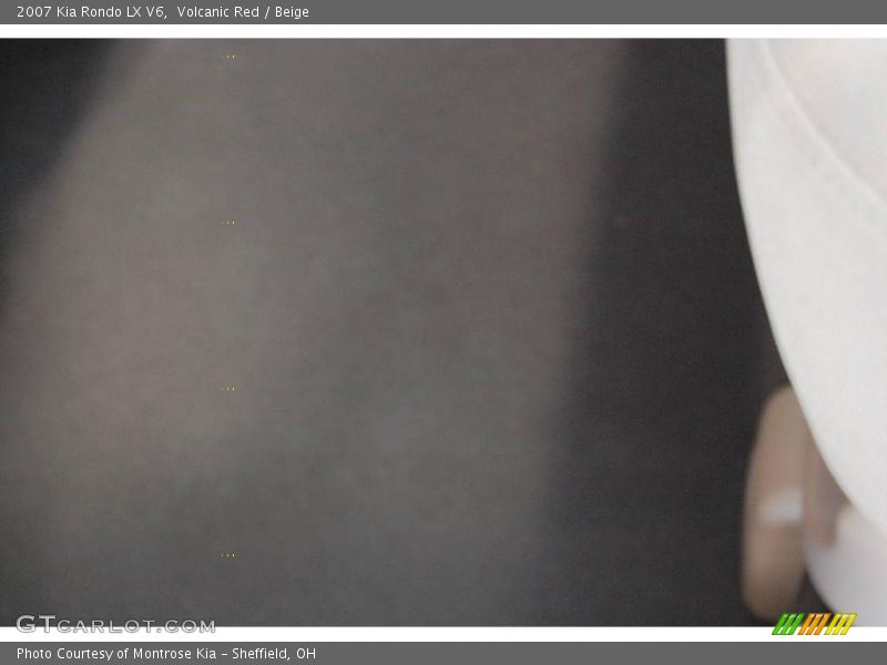Volcanic Red / Beige 2007 Kia Rondo LX V6