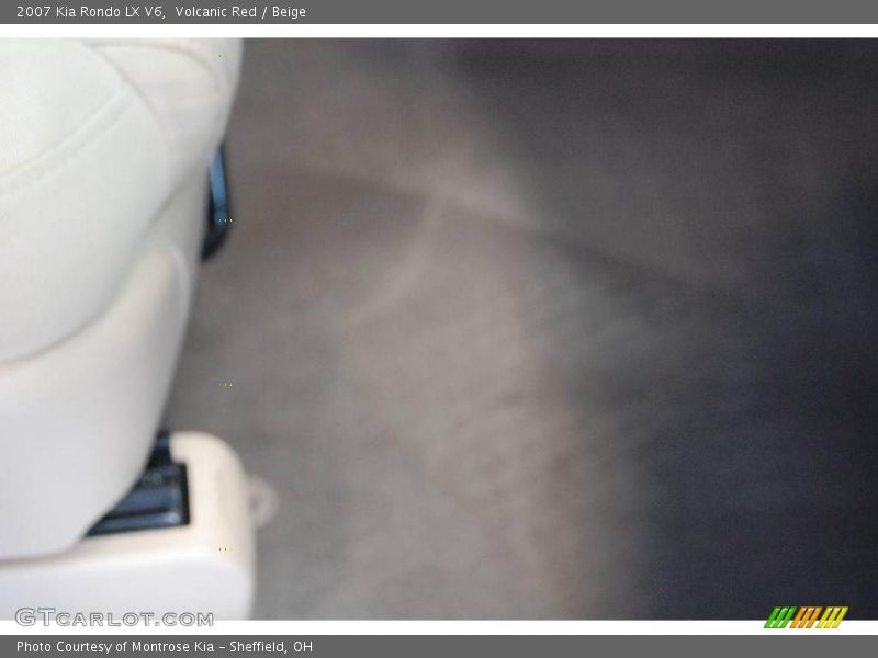 Volcanic Red / Beige 2007 Kia Rondo LX V6