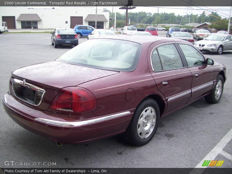 Toreador Red Metallic / Light Parchment 2000 Lincoln Continental