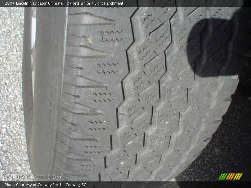 Oxford White / Light Parchment 2004 Lincoln Navigator Ultimate