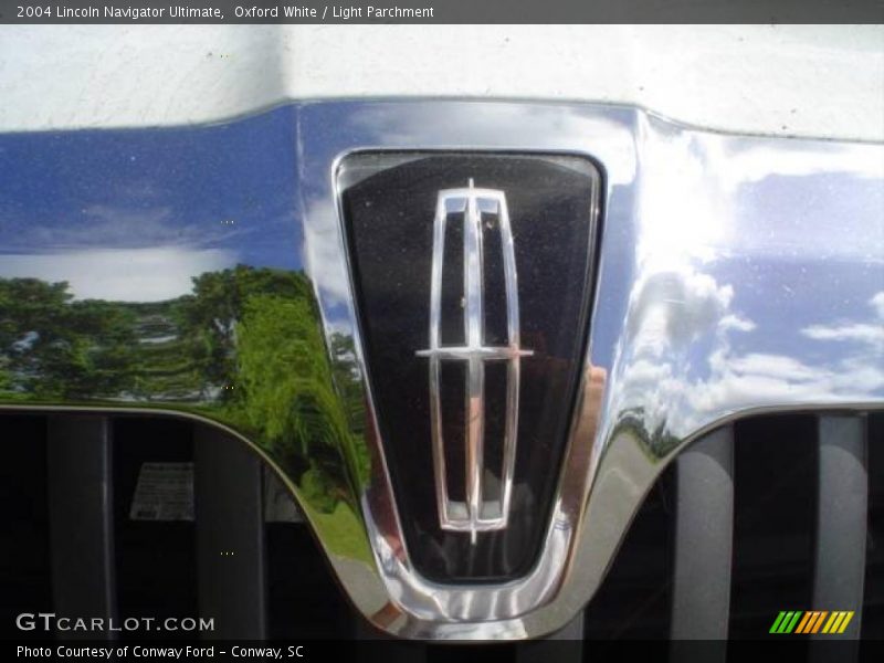 Oxford White / Light Parchment 2004 Lincoln Navigator Ultimate