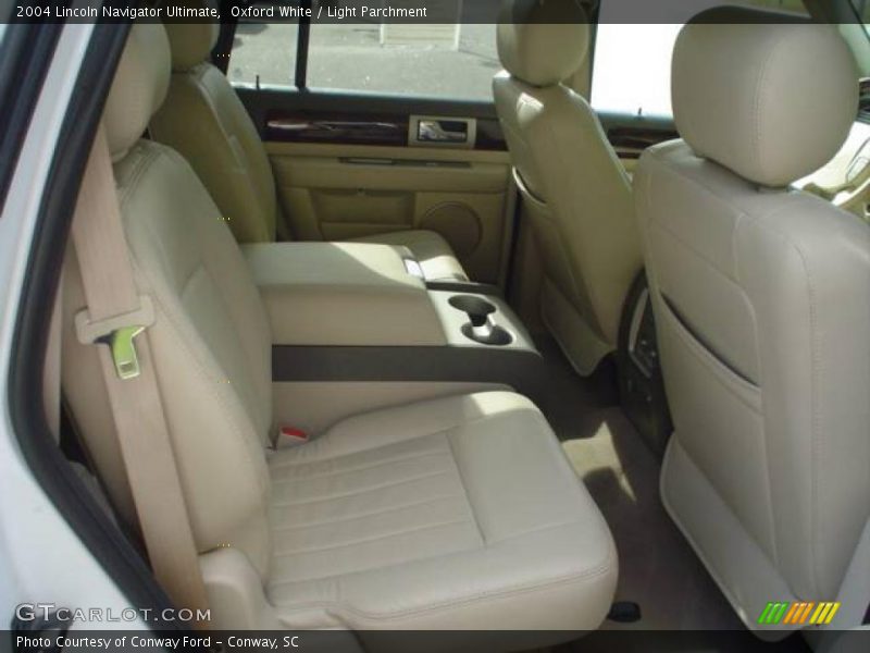 Oxford White / Light Parchment 2004 Lincoln Navigator Ultimate