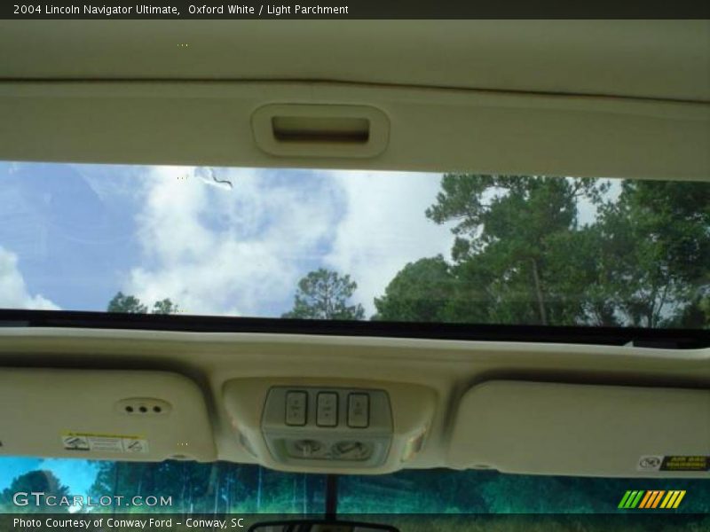 Oxford White / Light Parchment 2004 Lincoln Navigator Ultimate