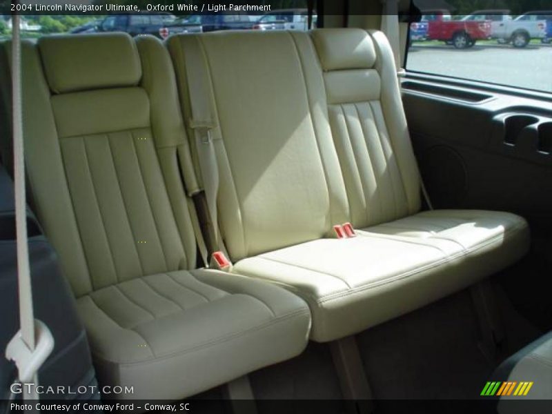 Oxford White / Light Parchment 2004 Lincoln Navigator Ultimate