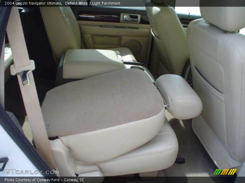 Oxford White / Light Parchment 2004 Lincoln Navigator Ultimate