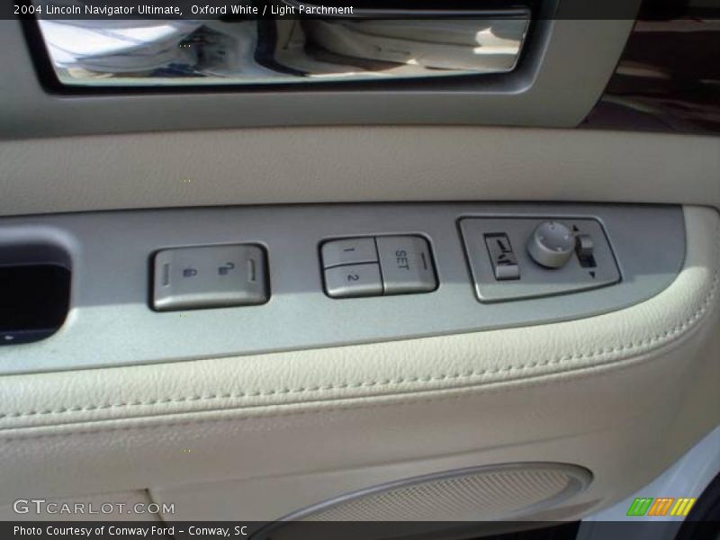 Oxford White / Light Parchment 2004 Lincoln Navigator Ultimate