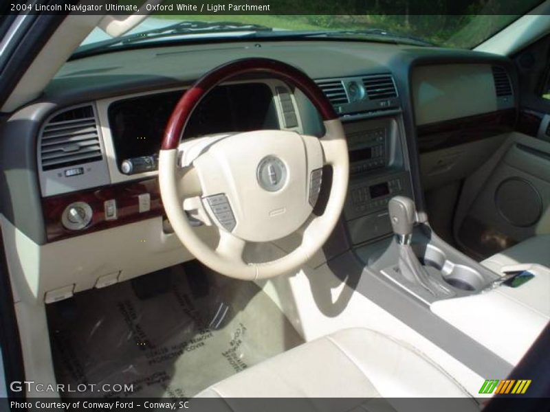 Oxford White / Light Parchment 2004 Lincoln Navigator Ultimate