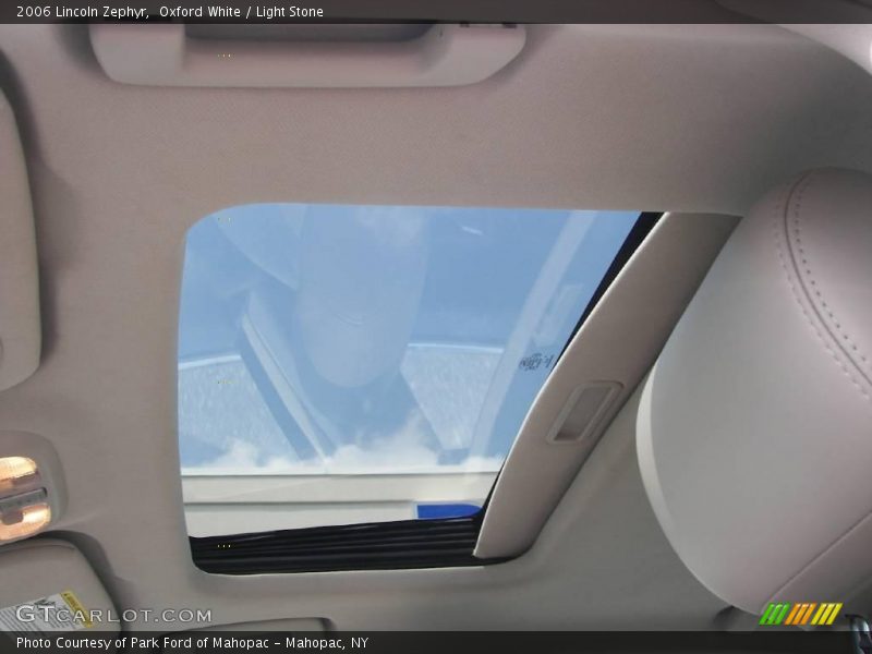 Oxford White / Light Stone 2006 Lincoln Zephyr