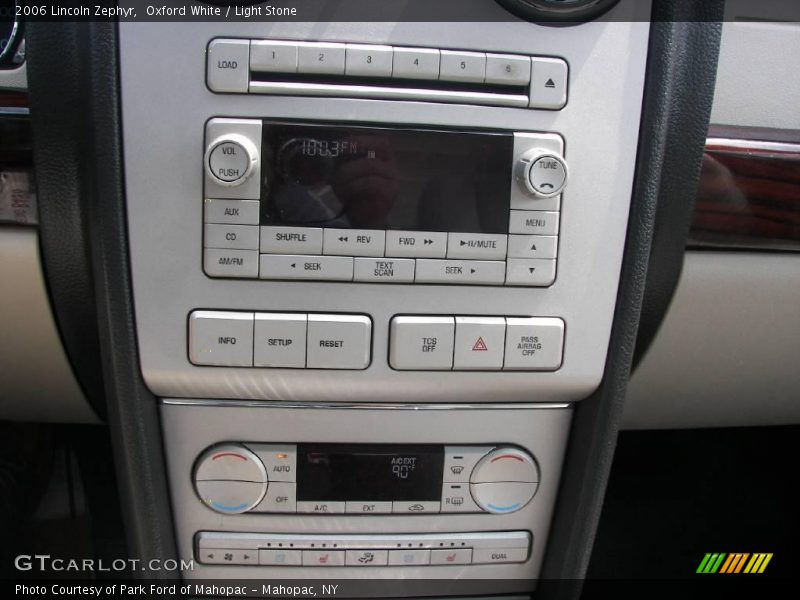 Oxford White / Light Stone 2006 Lincoln Zephyr