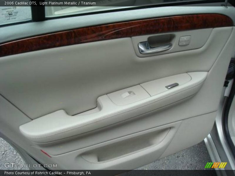Light Platinum Metallic / Titanium 2006 Cadillac DTS