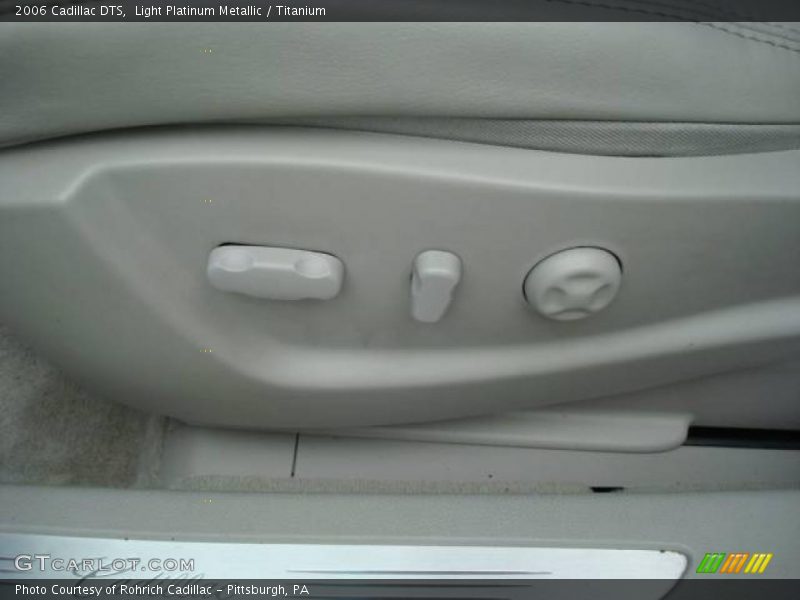 Light Platinum Metallic / Titanium 2006 Cadillac DTS