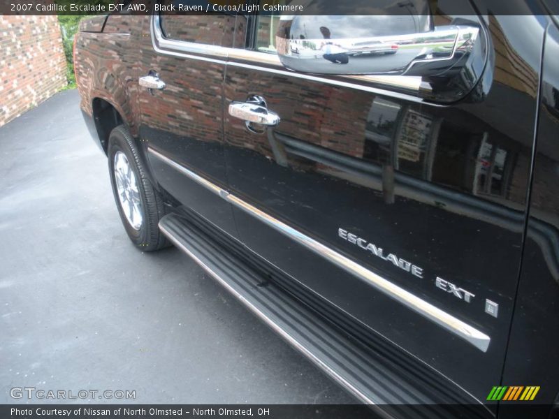 Black Raven / Cocoa/Light Cashmere 2007 Cadillac Escalade EXT AWD