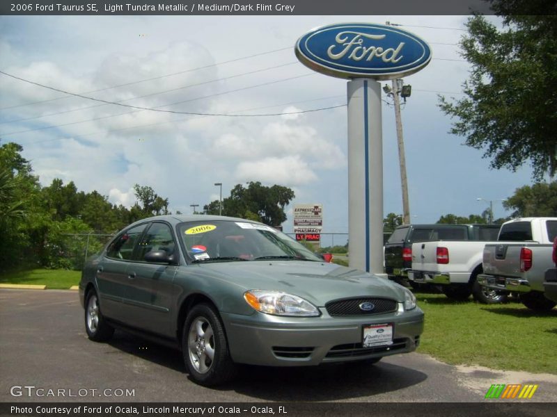 Light Tundra Metallic / Medium/Dark Flint Grey 2006 Ford Taurus SE