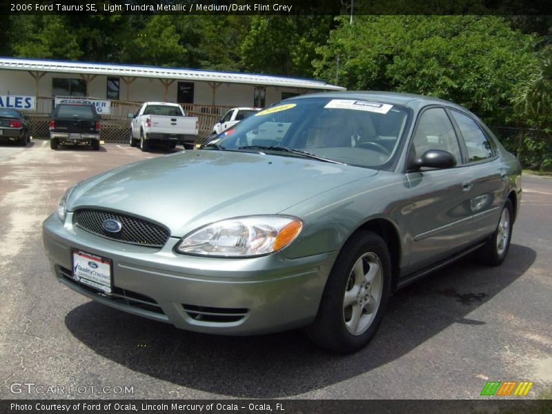 Light Tundra Metallic / Medium/Dark Flint Grey 2006 Ford Taurus SE