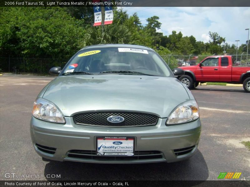 Light Tundra Metallic / Medium/Dark Flint Grey 2006 Ford Taurus SE