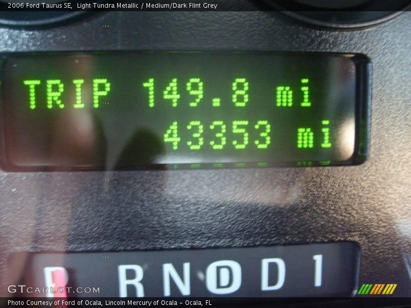 Light Tundra Metallic / Medium/Dark Flint Grey 2006 Ford Taurus SE