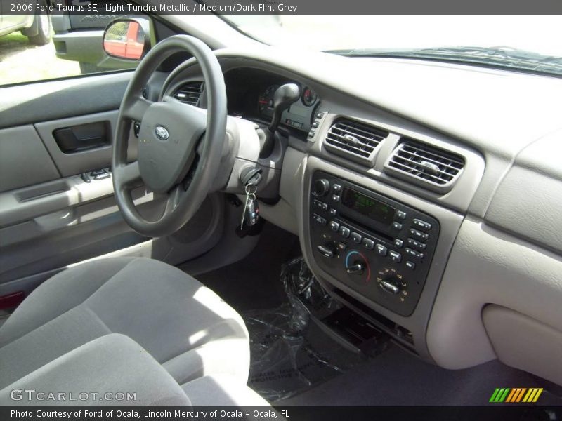 Light Tundra Metallic / Medium/Dark Flint Grey 2006 Ford Taurus SE