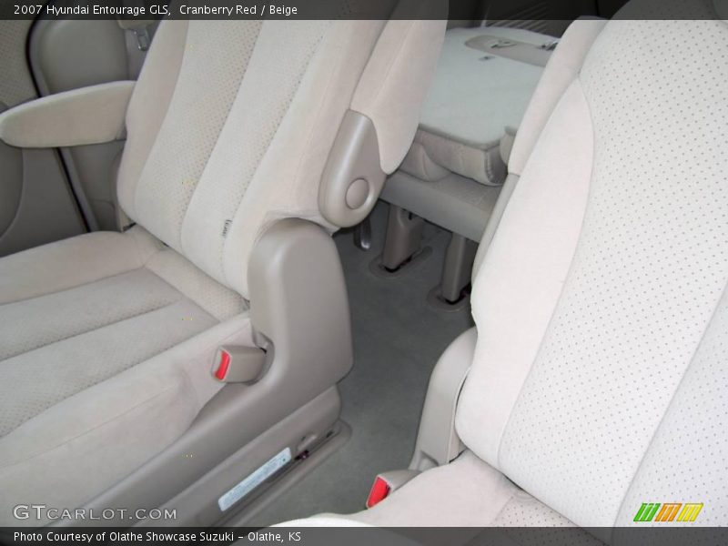 Cranberry Red / Beige 2007 Hyundai Entourage GLS