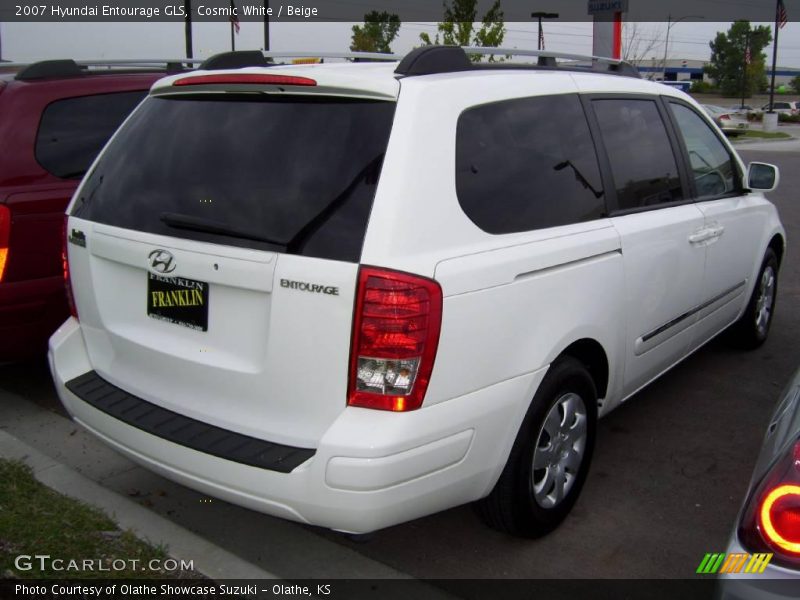 Cosmic White / Beige 2007 Hyundai Entourage GLS