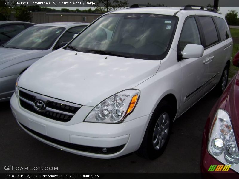 Cosmic White / Beige 2007 Hyundai Entourage GLS