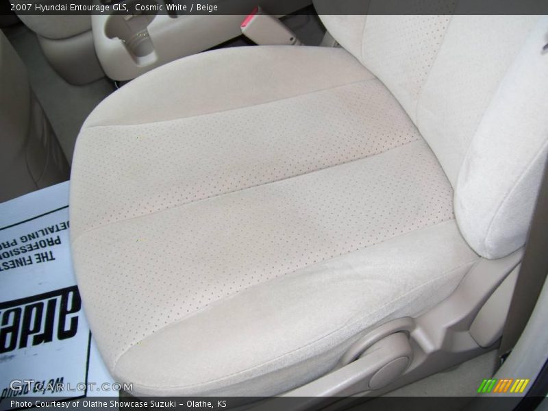 Cosmic White / Beige 2007 Hyundai Entourage GLS