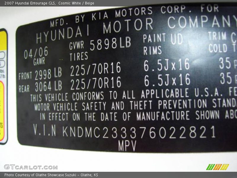 Cosmic White / Beige 2007 Hyundai Entourage GLS