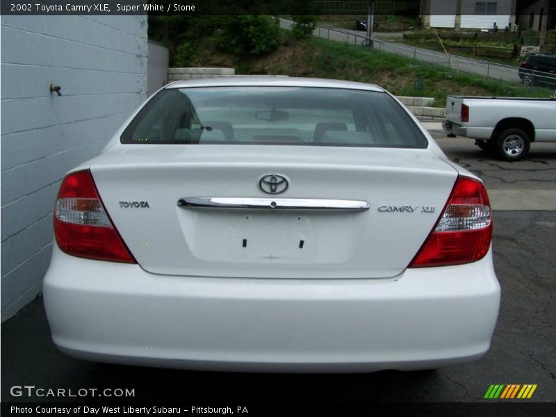 Super White / Stone 2002 Toyota Camry XLE