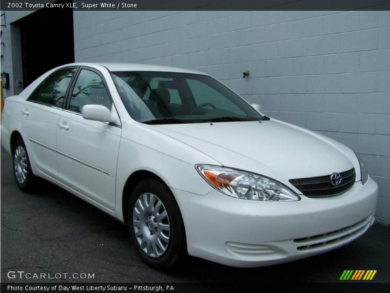 Super White / Stone 2002 Toyota Camry XLE