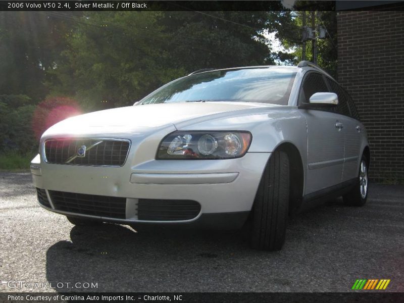 Silver Metallic / Off Black 2006 Volvo V50 2.4i