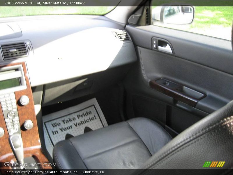 Silver Metallic / Off Black 2006 Volvo V50 2.4i