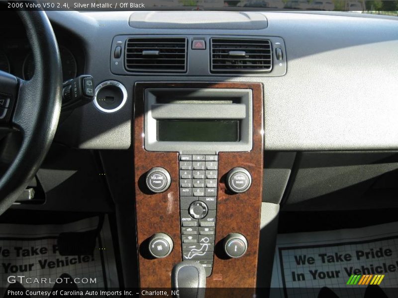 Silver Metallic / Off Black 2006 Volvo V50 2.4i