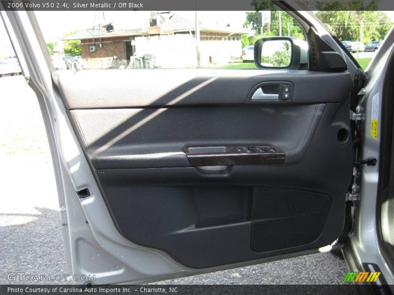 Silver Metallic / Off Black 2006 Volvo V50 2.4i