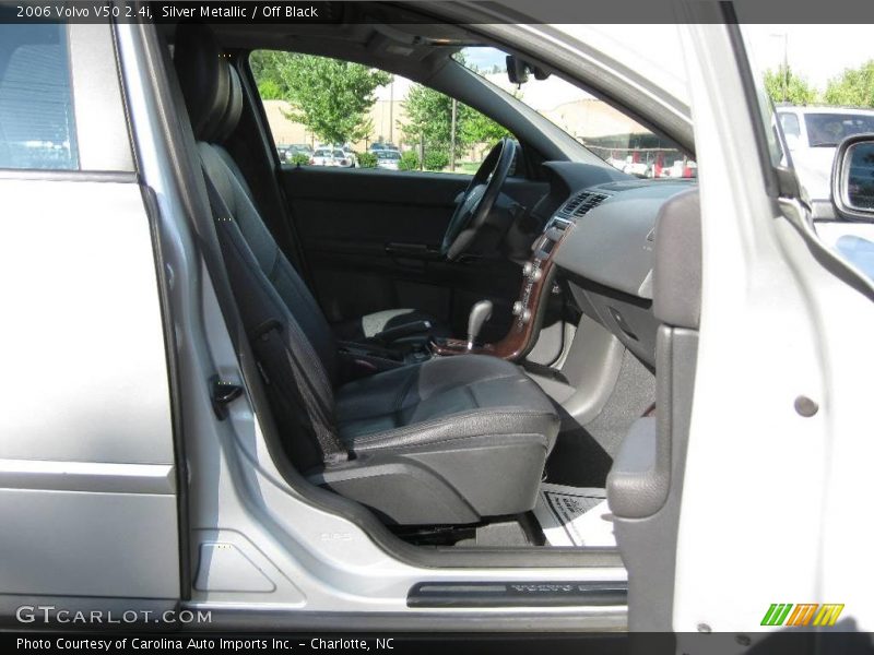 Silver Metallic / Off Black 2006 Volvo V50 2.4i