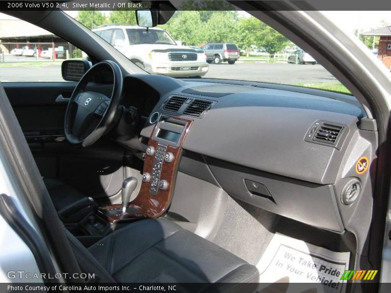 Silver Metallic / Off Black 2006 Volvo V50 2.4i