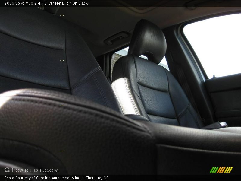 Silver Metallic / Off Black 2006 Volvo V50 2.4i