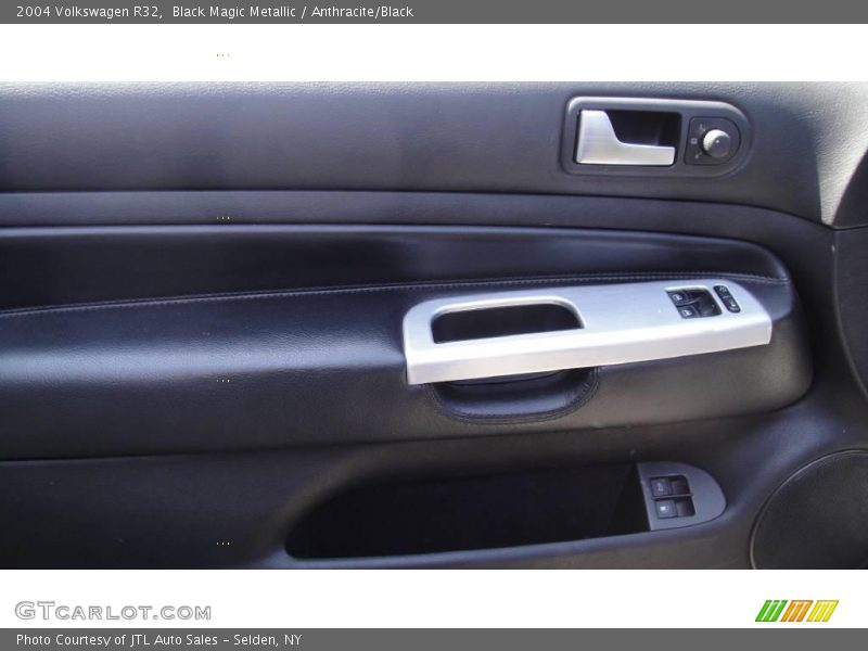 Black Magic Metallic / Anthracite/Black 2004 Volkswagen R32