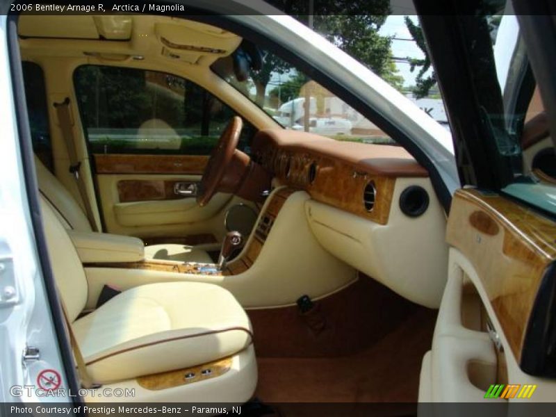 Arctica / Magnolia 2006 Bentley Arnage R