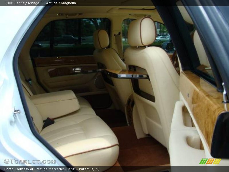 Arctica / Magnolia 2006 Bentley Arnage R