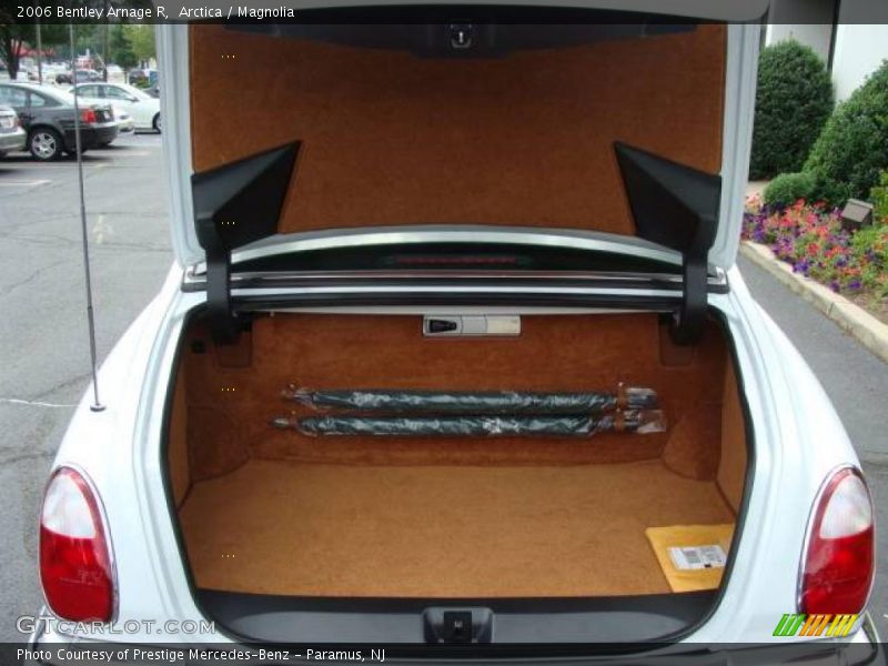 Arctica / Magnolia 2006 Bentley Arnage R