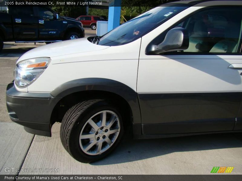 Frost White / Light Neutral 2005 Buick Rendezvous CX