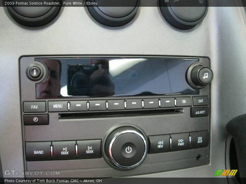 Pure White / Ebony 2009 Pontiac Solstice Roadster