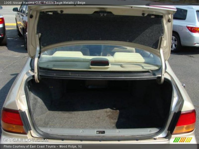 Pebble Beige Metallic / Beige 1998 Nissan Maxima GLE