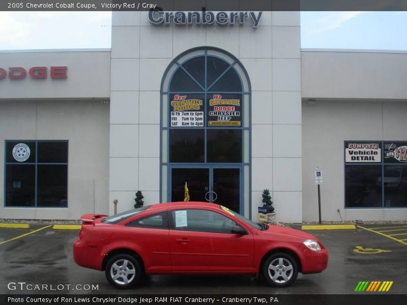 Victory Red / Gray 2005 Chevrolet Cobalt Coupe